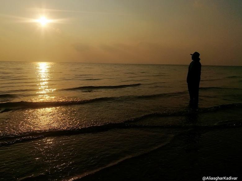 Tour to Persian Gulf to enjoy swimming in clear aquatic