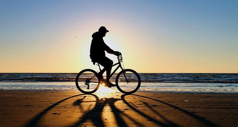 the-most-spectacular-island-to-cycle-in-iran
